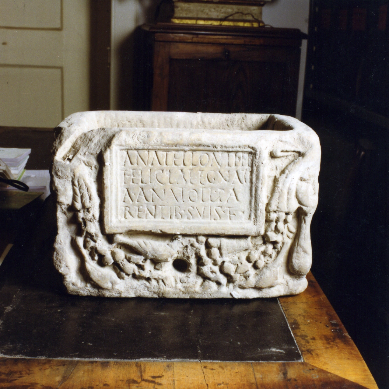 urna - a sarcofago - bottega napoletana (seconda metà sec. XV)