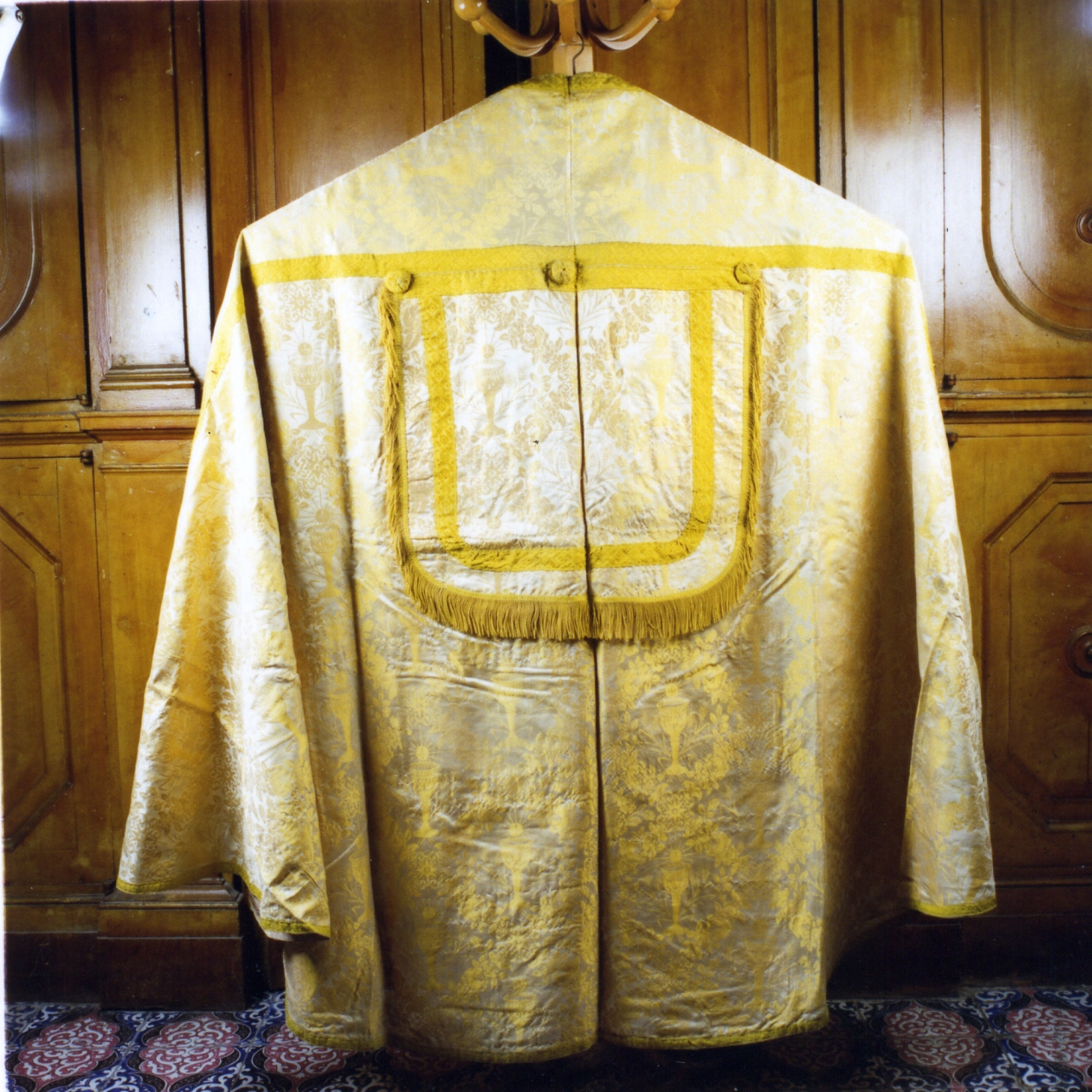 piviale - manifattura Italia meridionale (seconda metà sec. XIX)