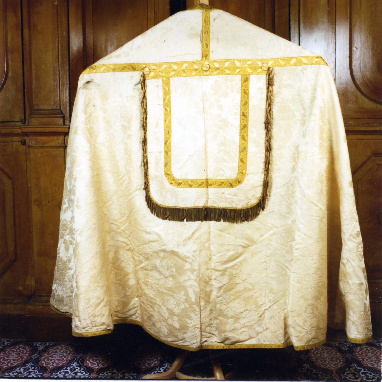 piviale - manifattura Italia meridionale (seconda metà sec. XIX)