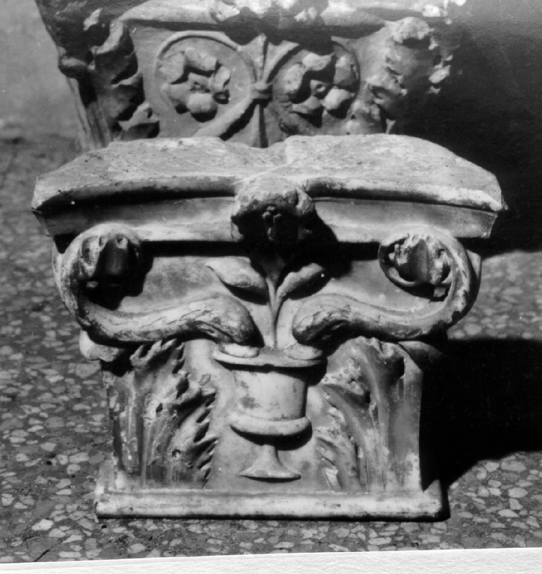 capitello, serie - bottega napoletana (metà sec. XVI)