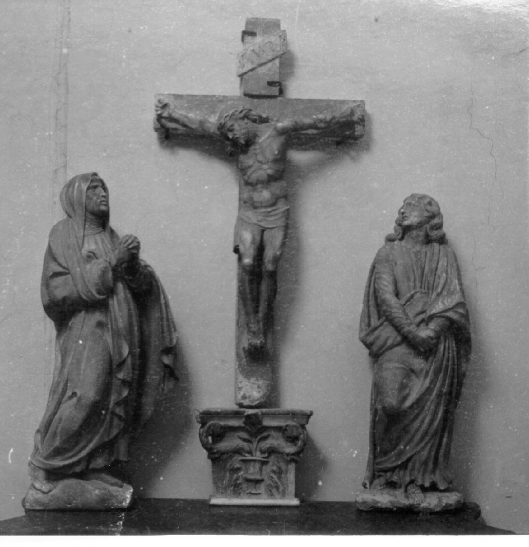 crocifissione (gruppo scultoreo, insieme) di Merliano Giovanni detto Giovanni da Nola (prima metà sec. XVI)