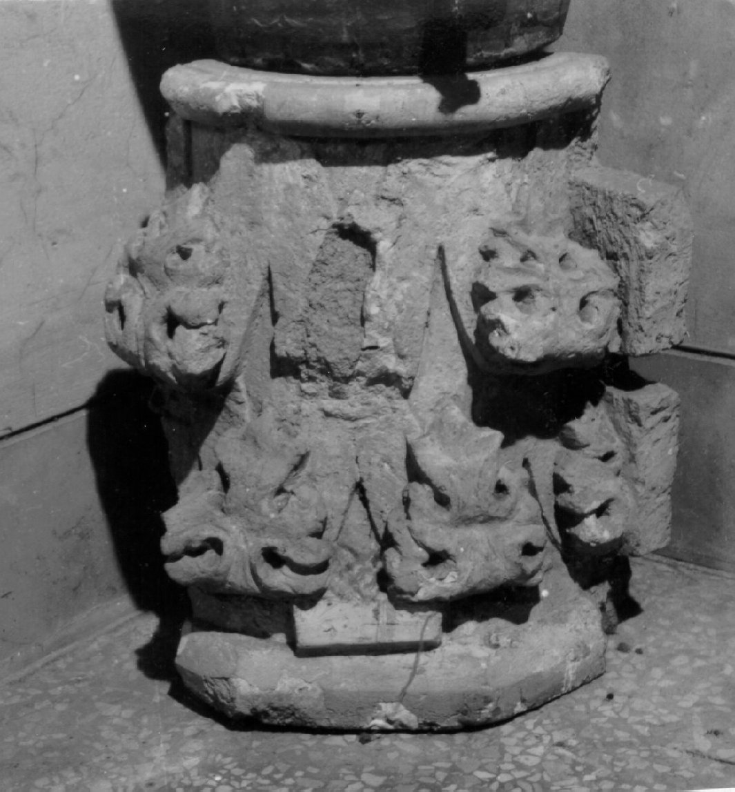 capitello, elemento d'insieme - bottega napoletana (metà sec. XIV)