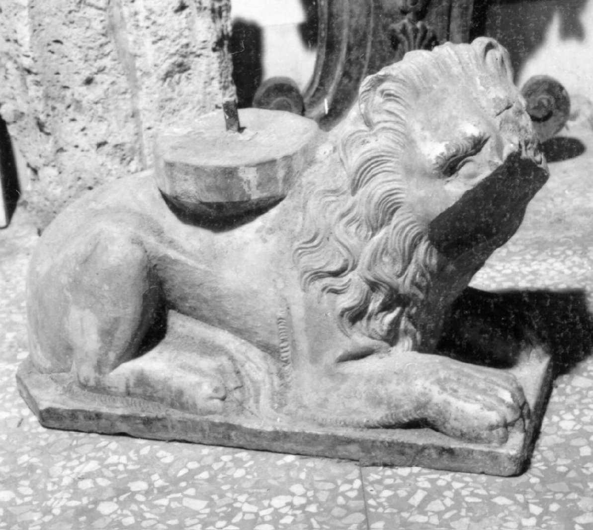 base di colonna - bottega napoletana (metà sec. XIV)