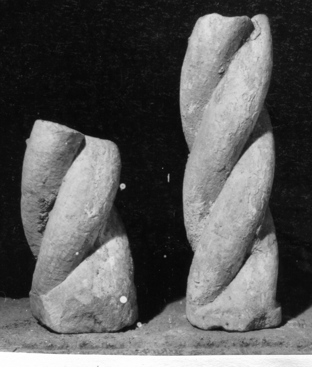 colonna tortile, frammento - bottega napoletana (metà sec. XIV)