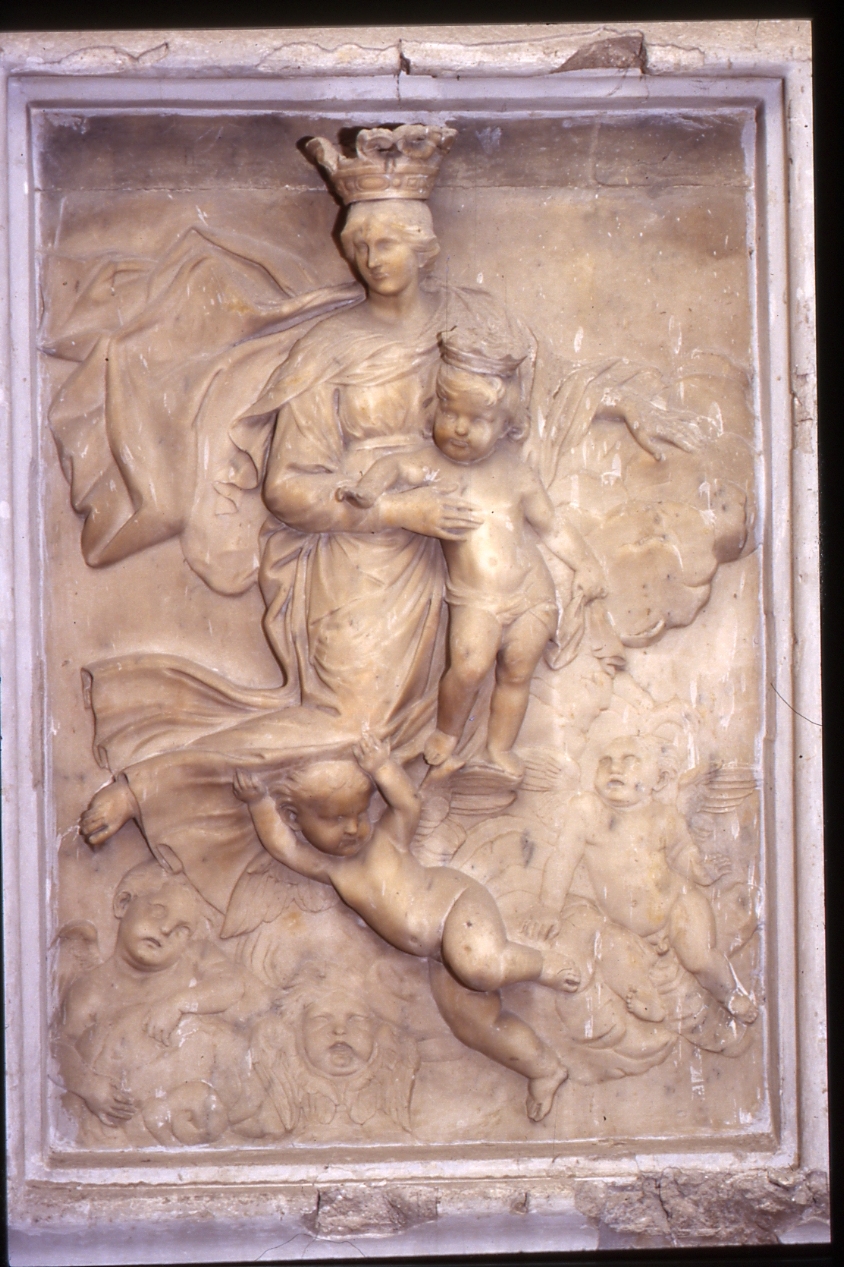 Madonna con Bambino in gloria (decorazione plastica) - ambito napoletano (secondo quarto sec. XVIII)