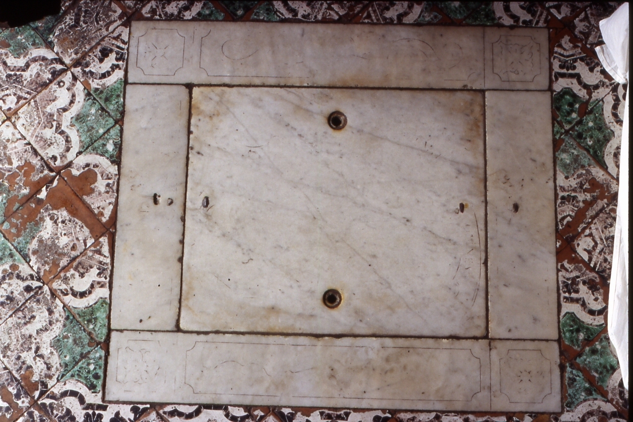 lapide tombale - bottega napoletana (seconda metà sec. XVII)