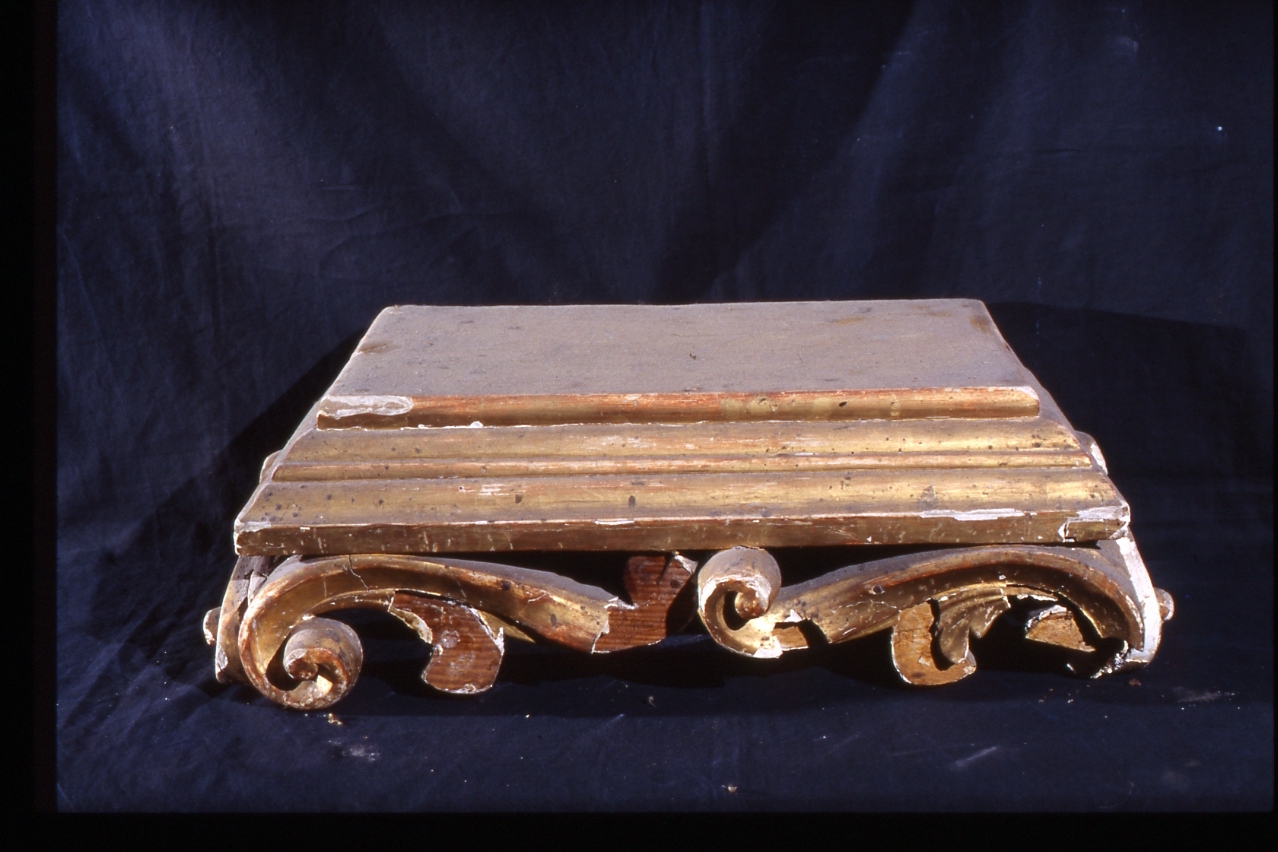 base - bottega napoletana (ultimo quarto sec. XIX)