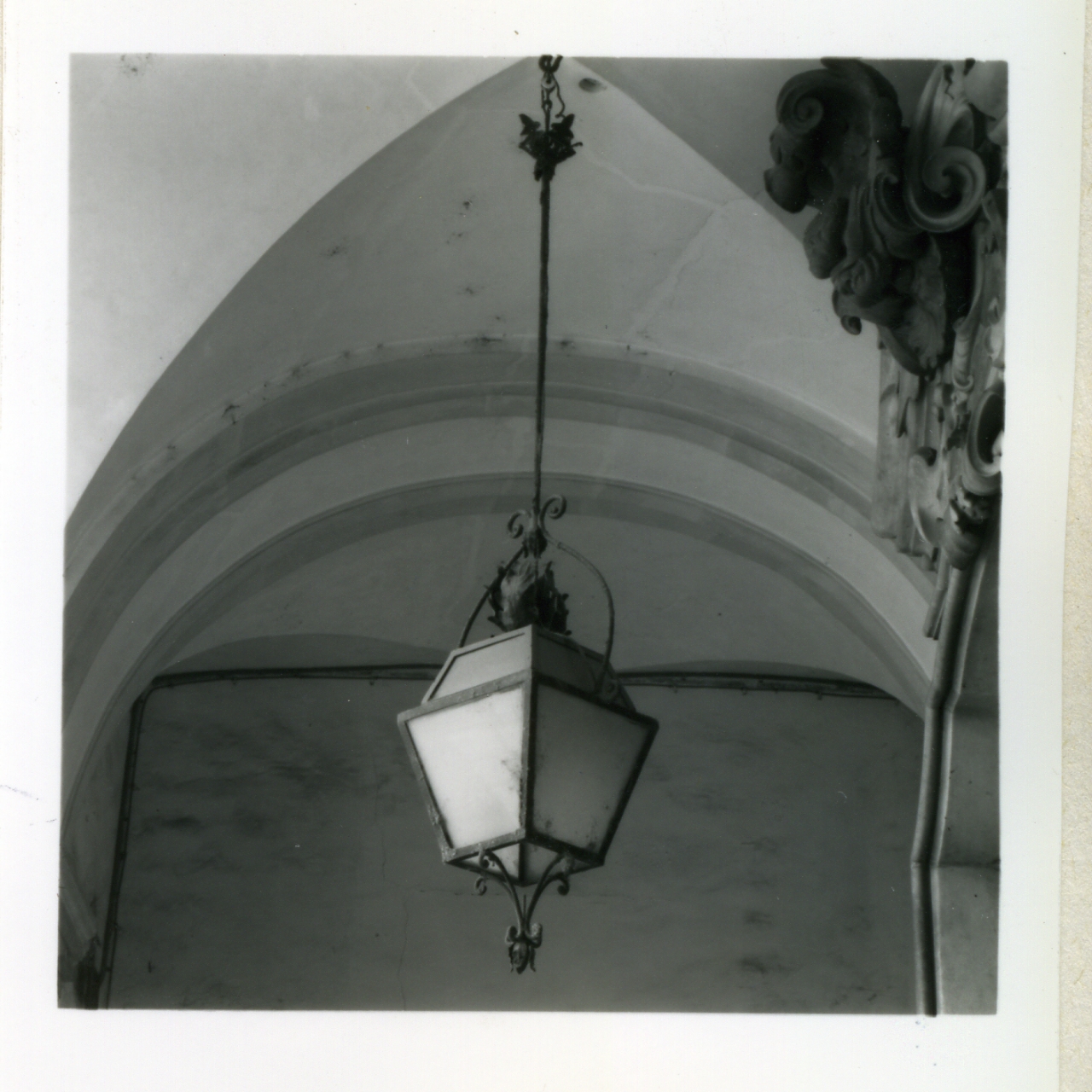 lampada pensile, serie - bottega napoletana (prima metà sec. XIX)