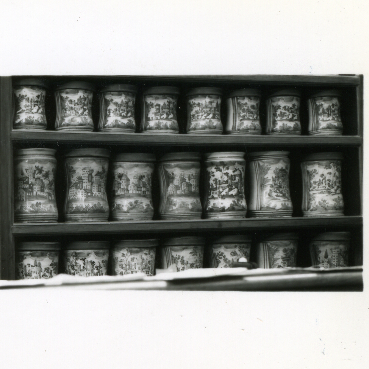 vaso da farmacia di Massa Donato (e aiuti) (sec. XVIII)