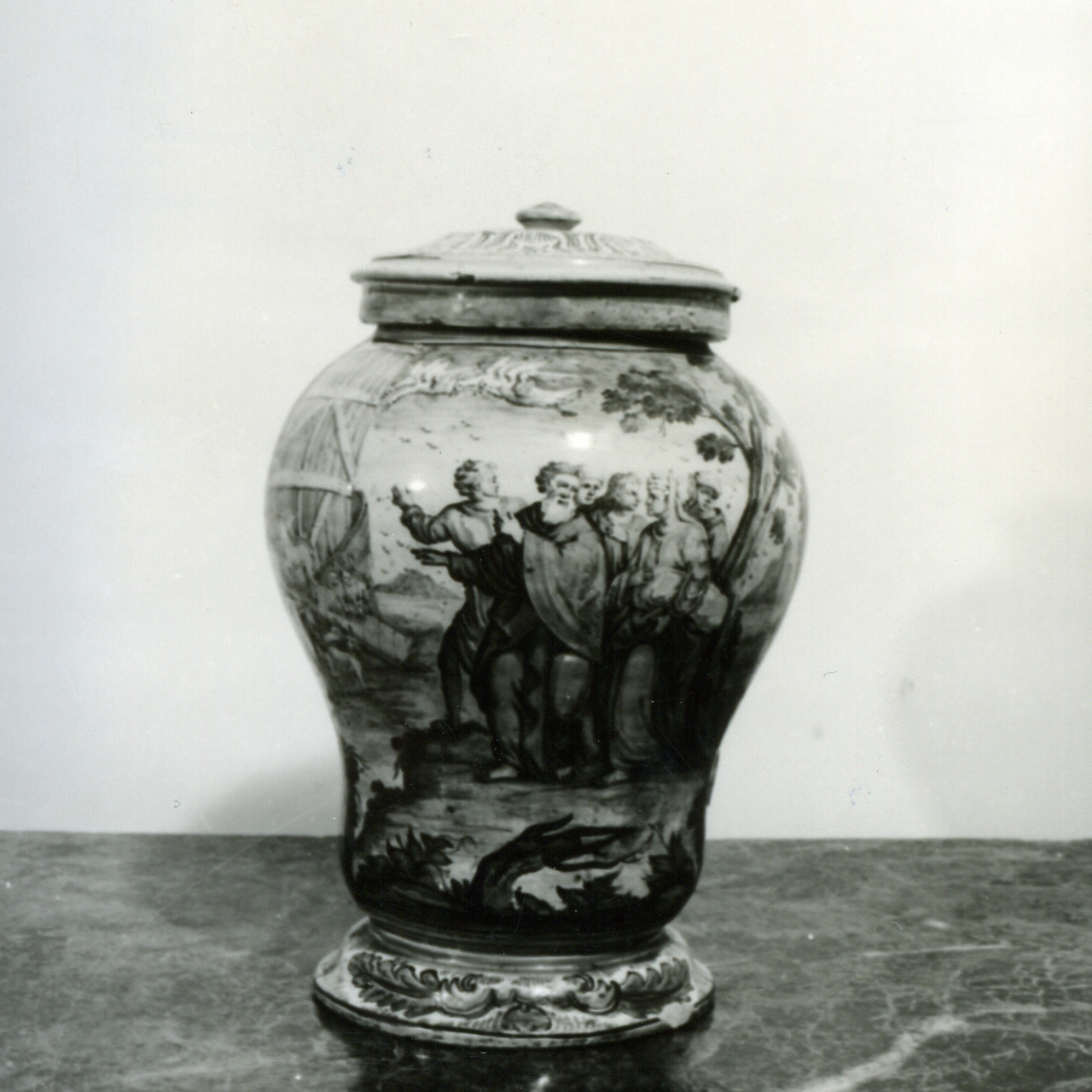 Noè e gli animali entrano nell'arca (vaso da farmacia, serie) di Massa Donato (e aiuti) (metà sec. XVIII)