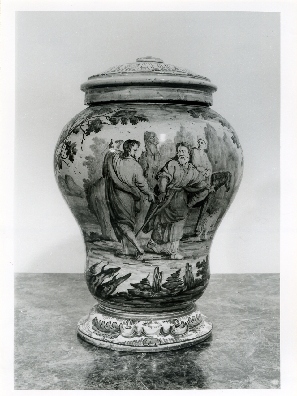 Giacobbe e Rachele abbandonano la casa di Lebano (vaso da farmacia) di Massa Donato (e aiuti) (metà sec. XVIII)