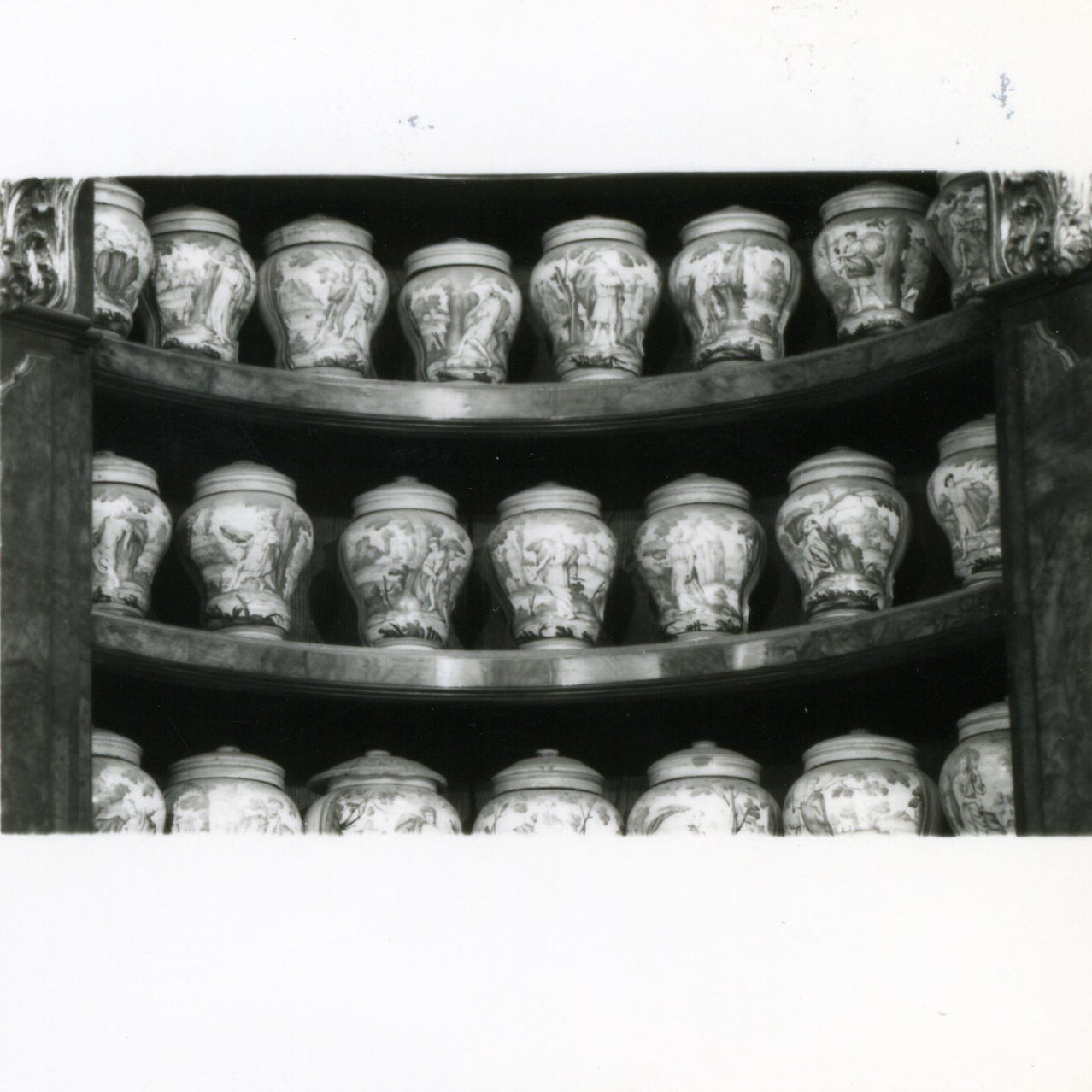 vaso da farmacia di Massa Donato (e aiuti) (metà sec. XVIII)