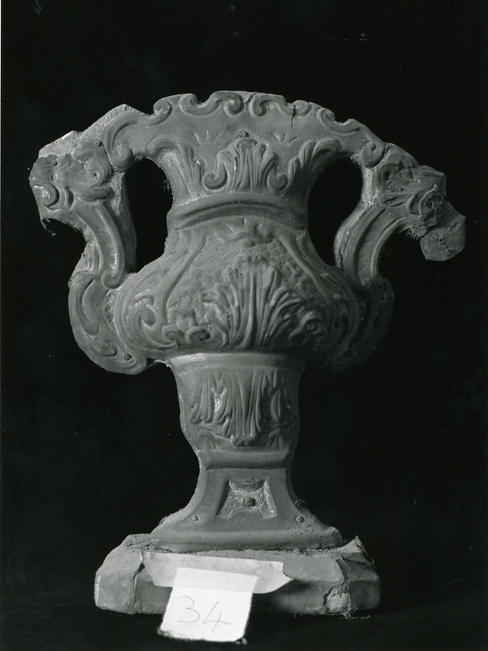 vaso d'altare con composizione floreale, serie - bottega napoletana (metà sec. XIX)