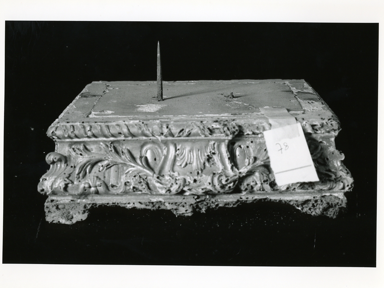 base - bottega napoletana (metà sec. XVIII)