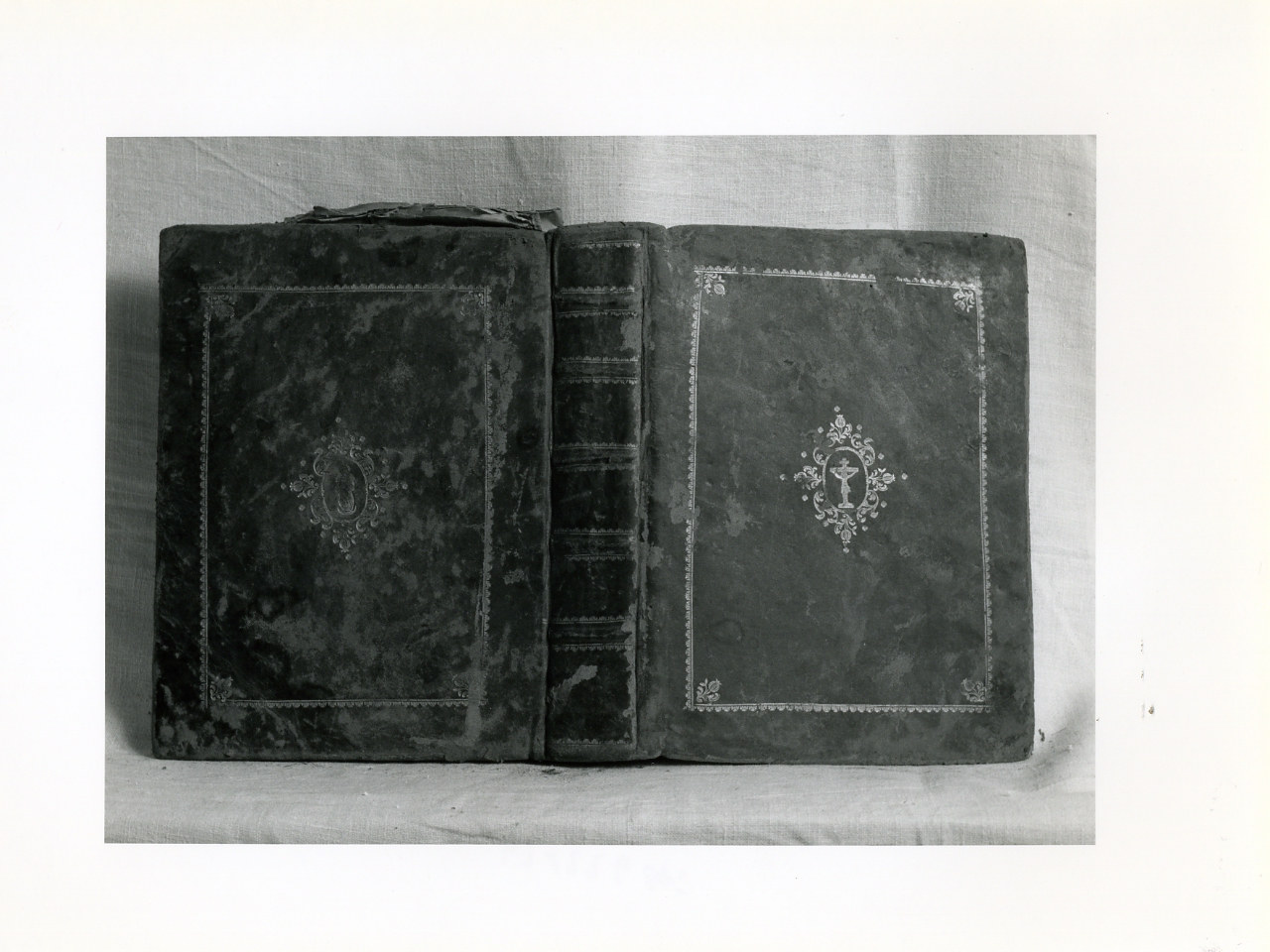 coperta di libro liturgico - bottega napoletana (sec. XVIII)