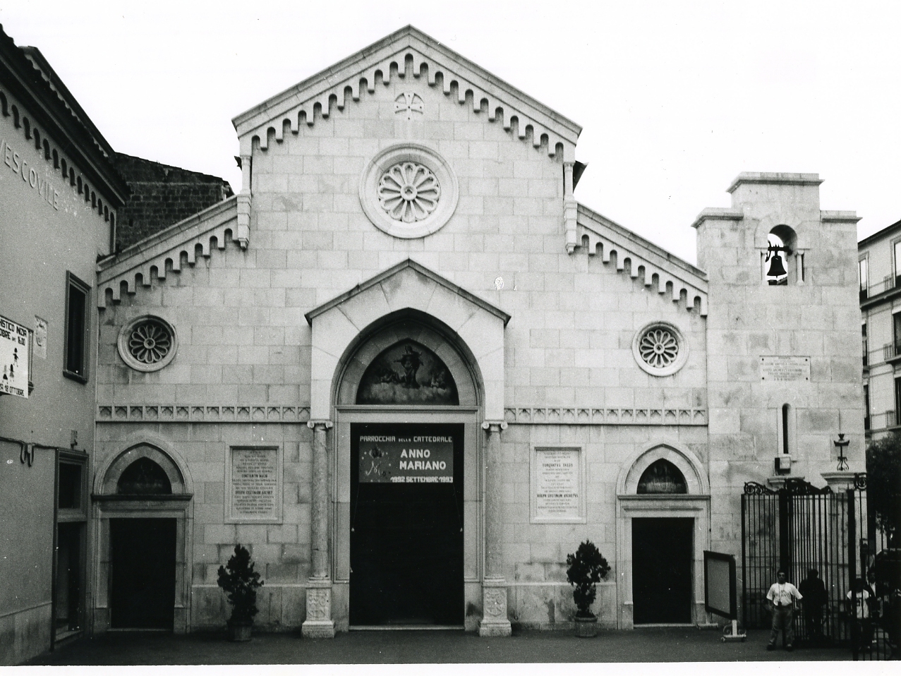 decorazione plastico-architettonica - bottega napoletana (primo quarto sec. XX)