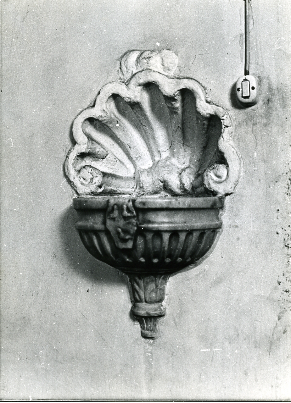 acquasantiera da parete - bottega napoletana (fine sec. XVI)