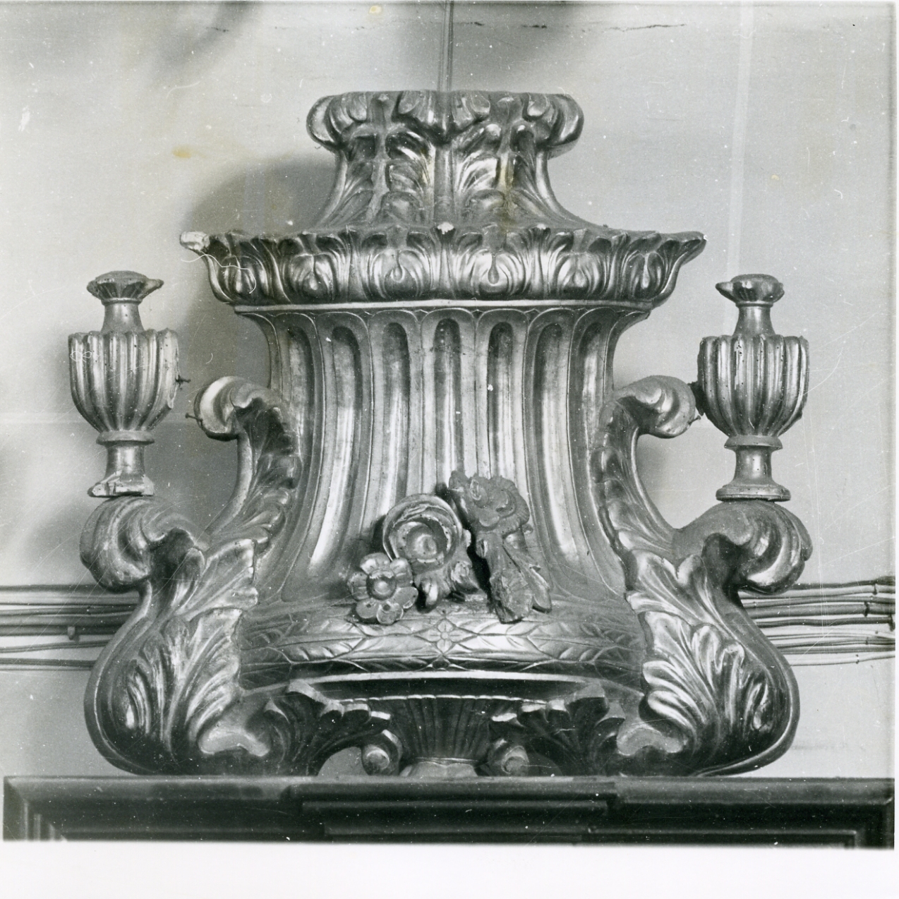 base per croce d'altare - bottega napoletana (prima metà sec. XVIII)