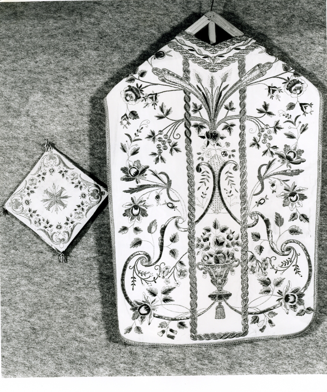 paramento liturgico, elemento d'insieme - manifattura napoletana (prima metà sec. XIX)