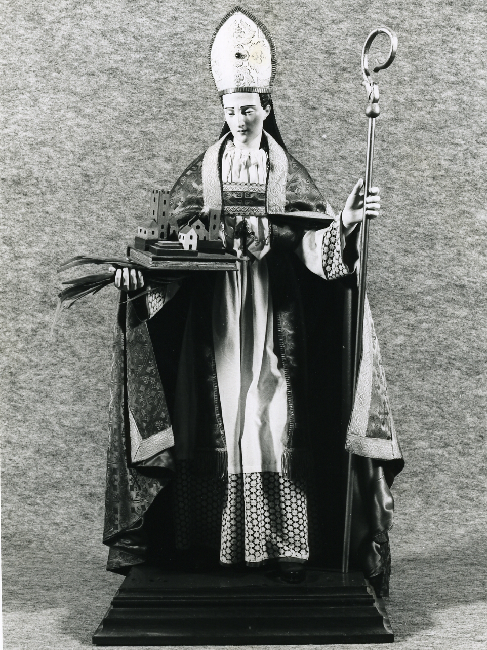 Sant'Emidio (statua) - bottega napoletana (prima metà sec. XX)