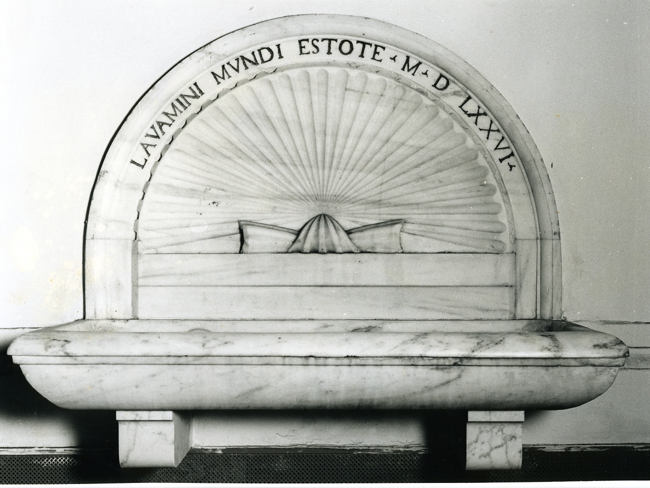 lavabo - bottega napoletana (sec. XVI)