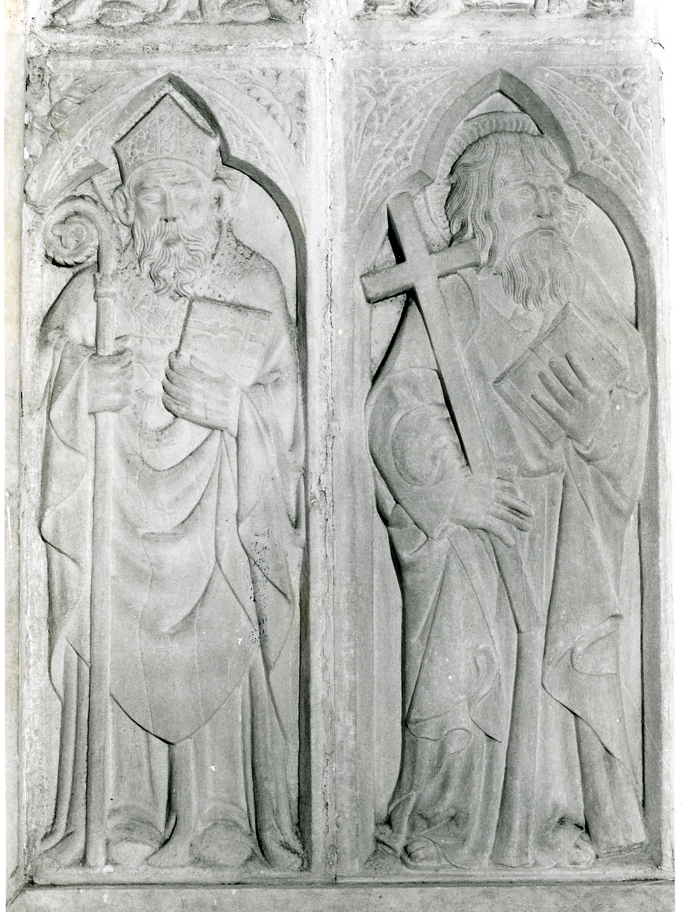 apostoli e Santi (rilievo, elemento d'insieme) - bottega napoletana (inizio sec. XV)