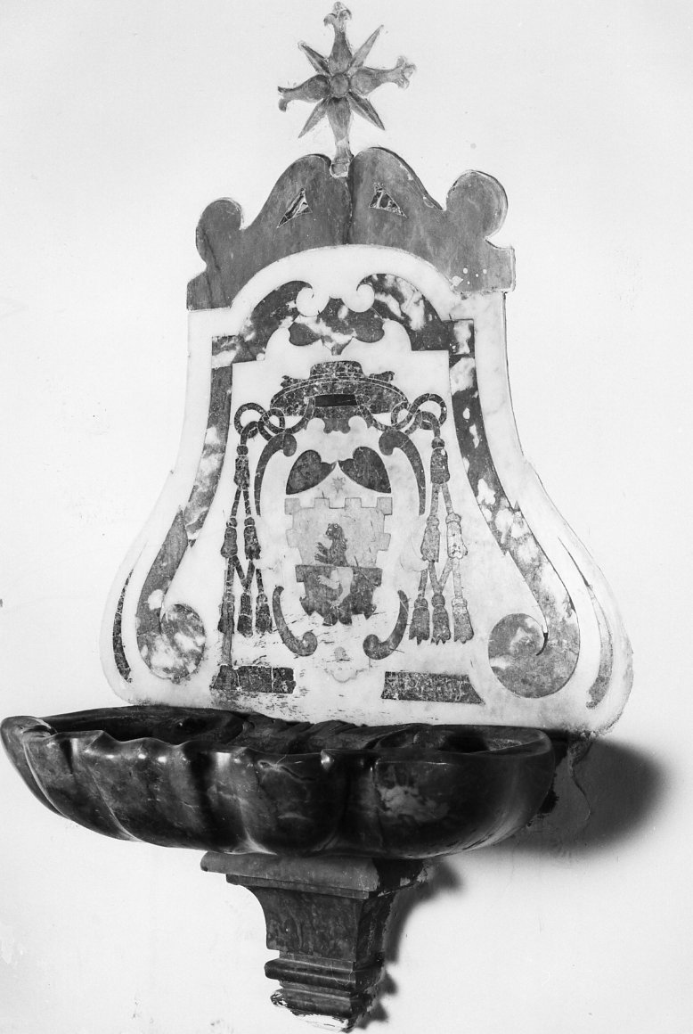 acquasantiera - a conchiglia, serie - bottega napoletana (seconda metà sec. XVII)