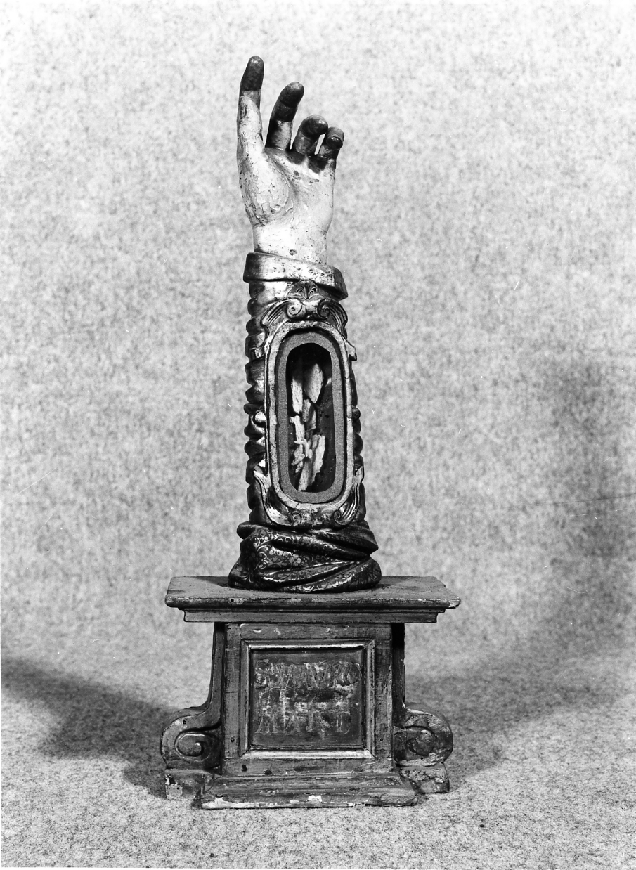 reliquiario antropomorfo - a braccio, elemento d'insieme di Dato Vincenzo (prima metà sec. XVII)