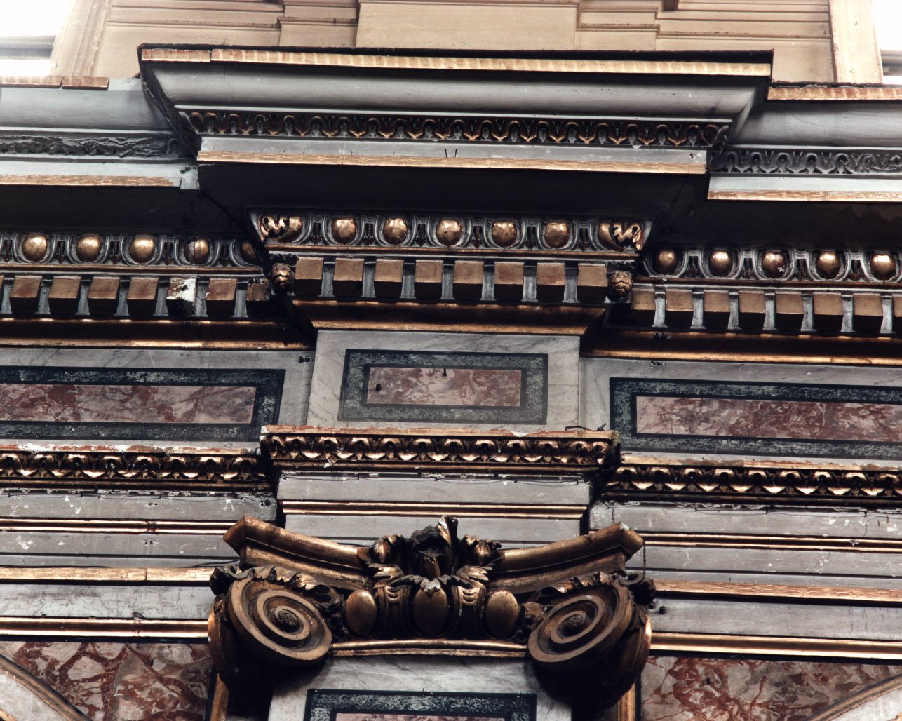 semicapitello, complesso decorativo - bottega napoletana (inizio sec. XVIII)