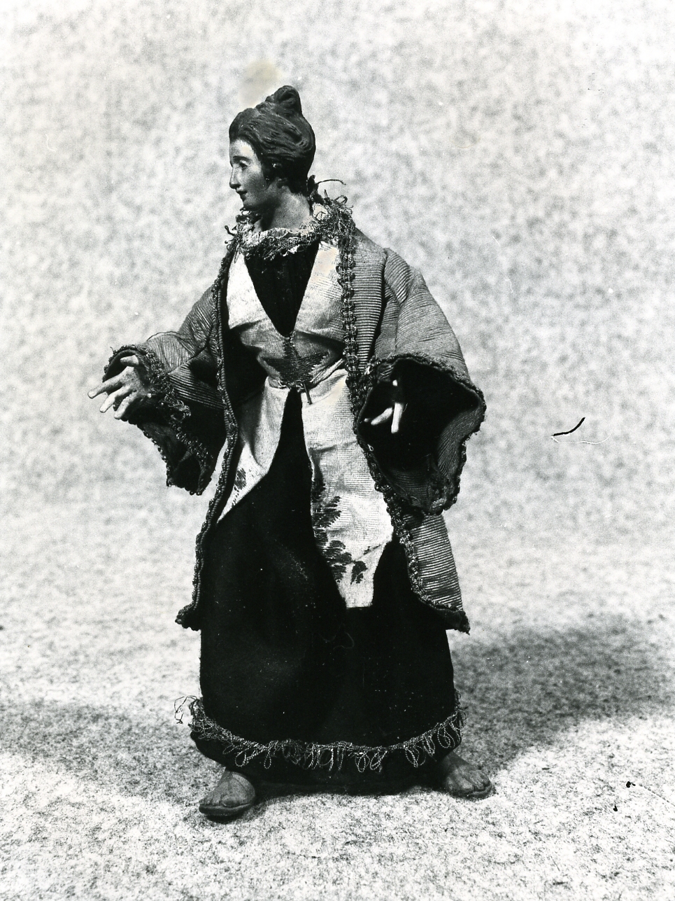 figura femminile (statuetta di presepio) - bottega napoletana (metà sec. XIX)