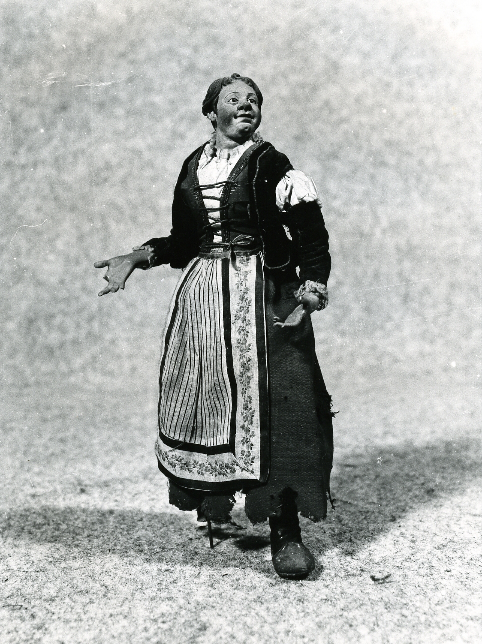 figura femminile (statuetta di presepio) - bottega napoletana (metà sec. XIX)