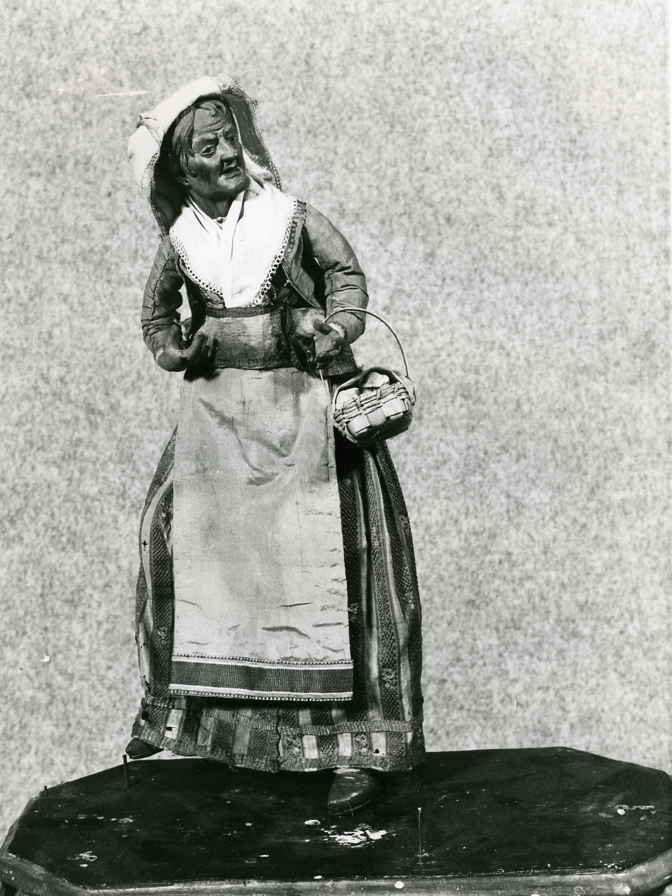 figura femminile (statuetta di presepio) - bottega napoletana (metà sec. XIX)