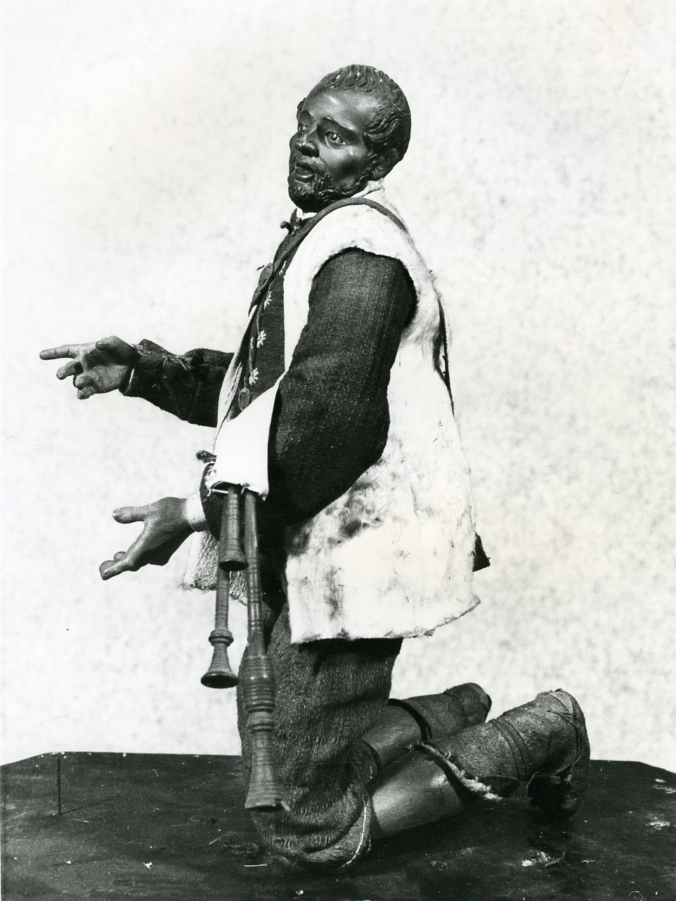 figura maschile inginocchiata (statuetta di presepio) - bottega napoletana (metà sec. XIX)