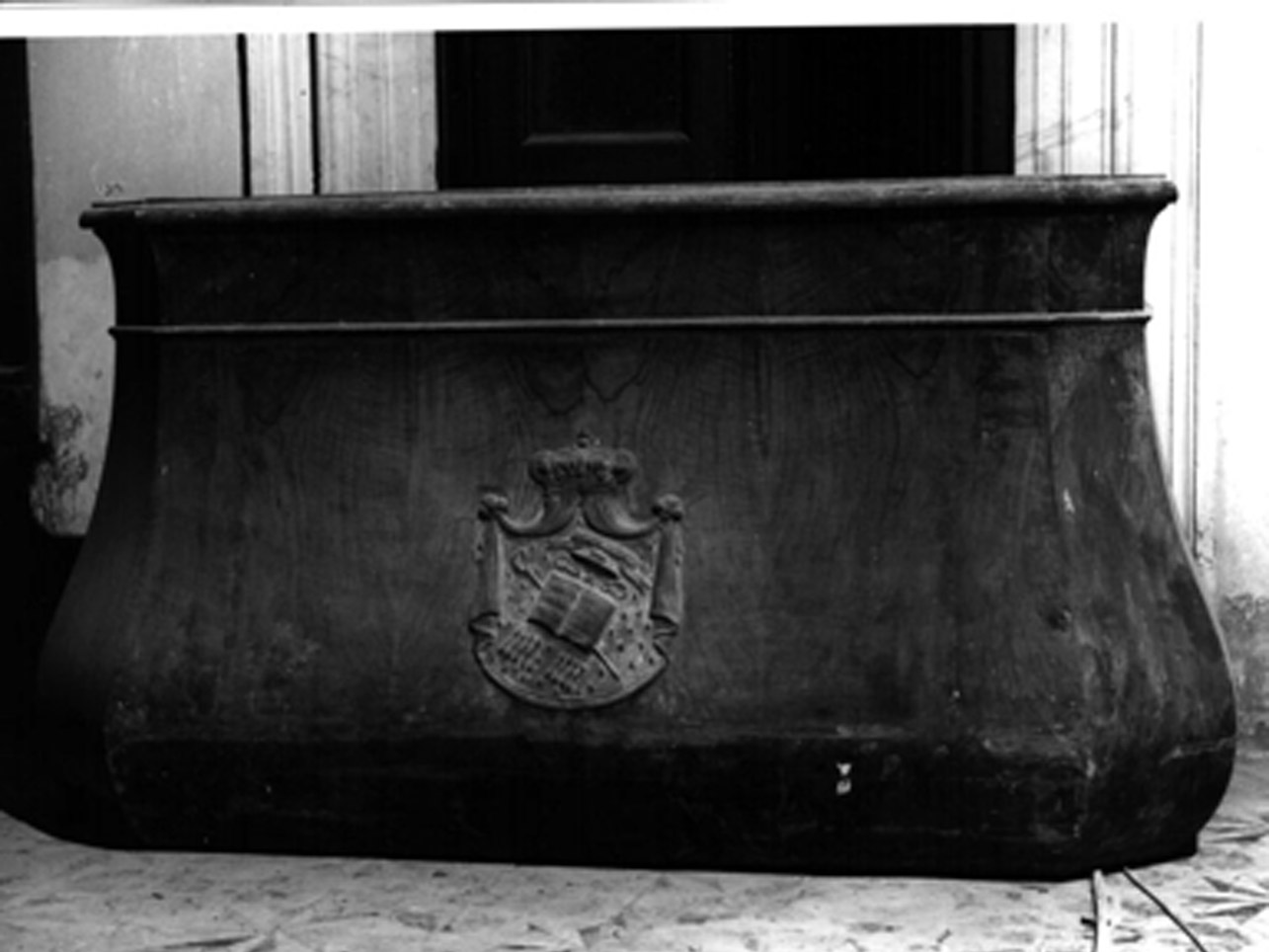 BASE - manifattura napoletana (Prima metà sec. XIX)