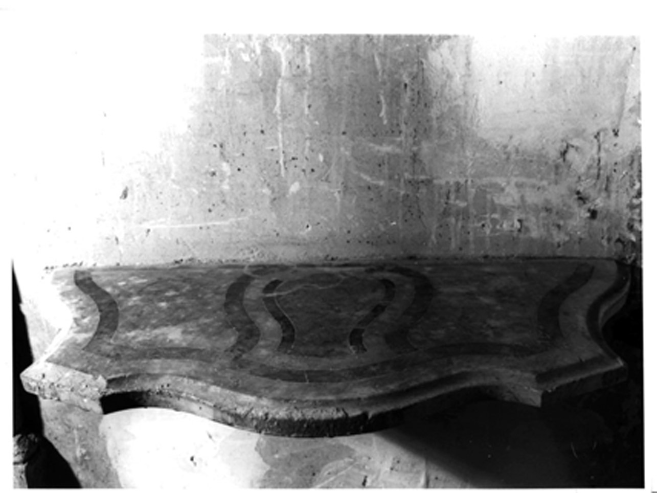 mensola, serie - bottega napoletana (seconda metà sec. XVIII)