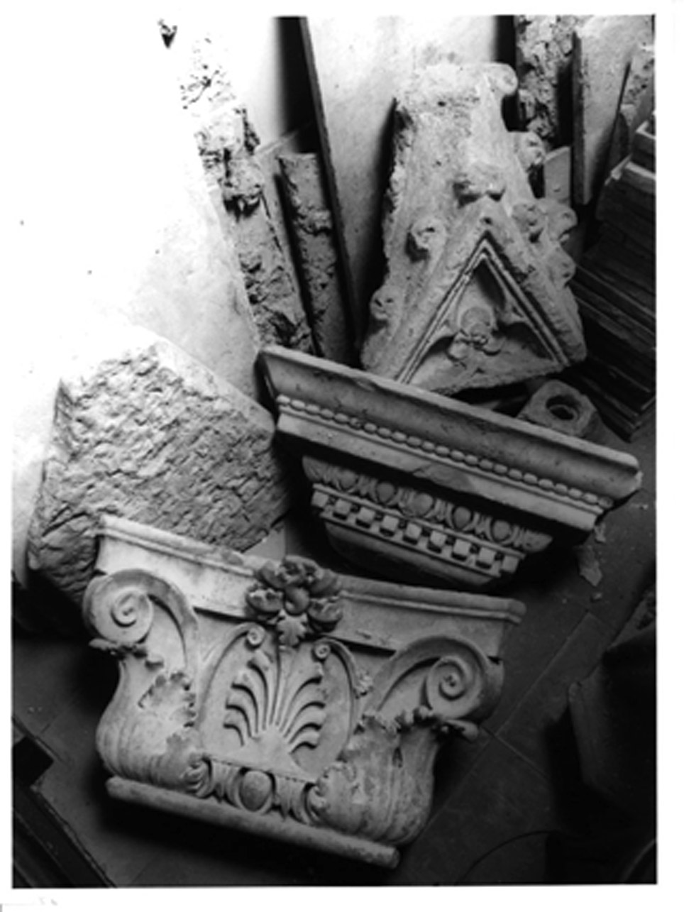 CAPITELLO A RILIEVO, FRAMMENTO - BOTTEGA NAPOLETANA (Seconda metà Sec. XVI)