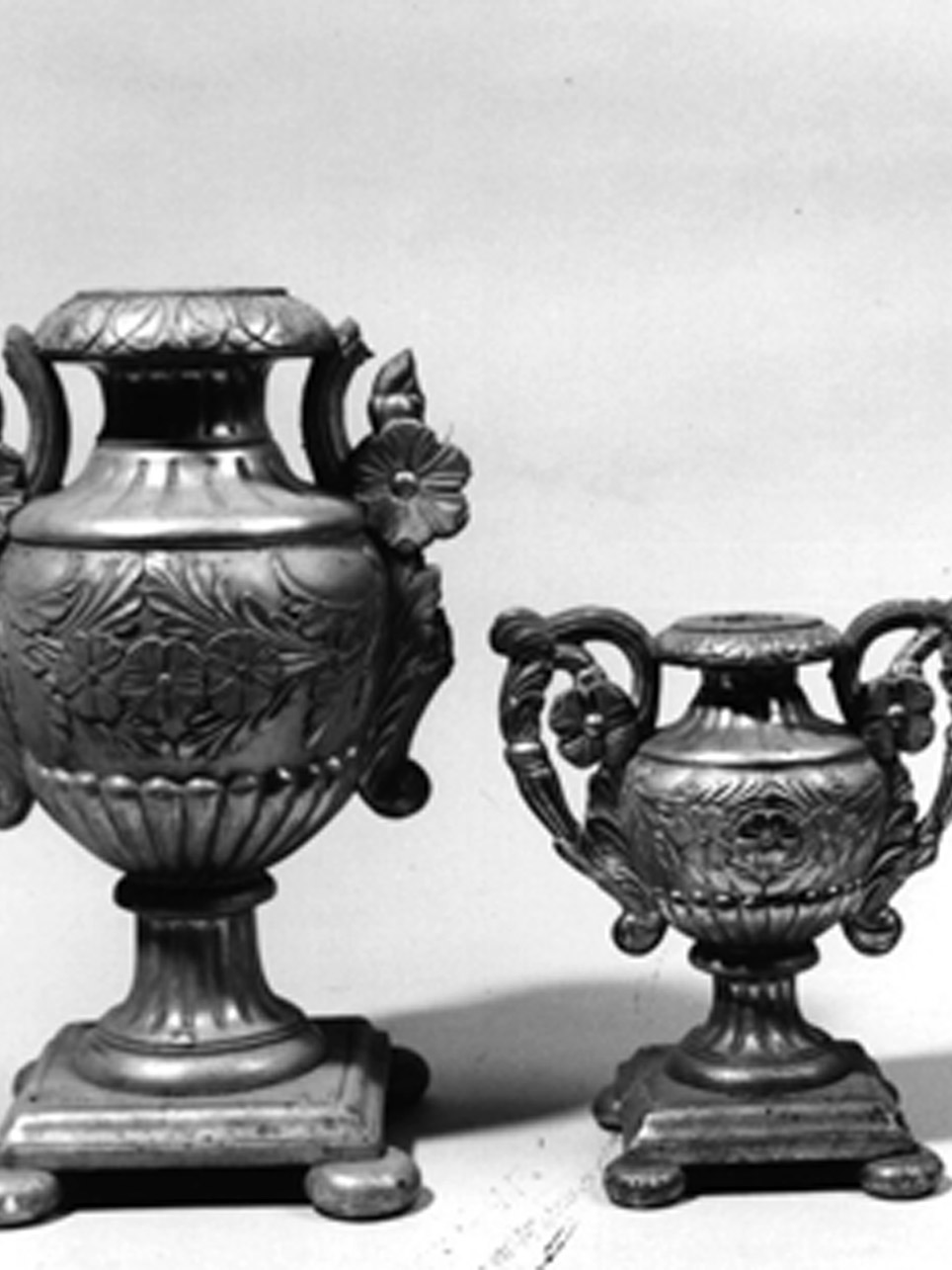 vaso d'altare con composizione floreale, serie - bottega napoletana (prima metà sec. XIX)