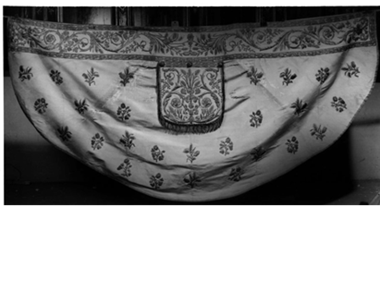 piviale - manifattura napoletana (prima metà sec. XIX)