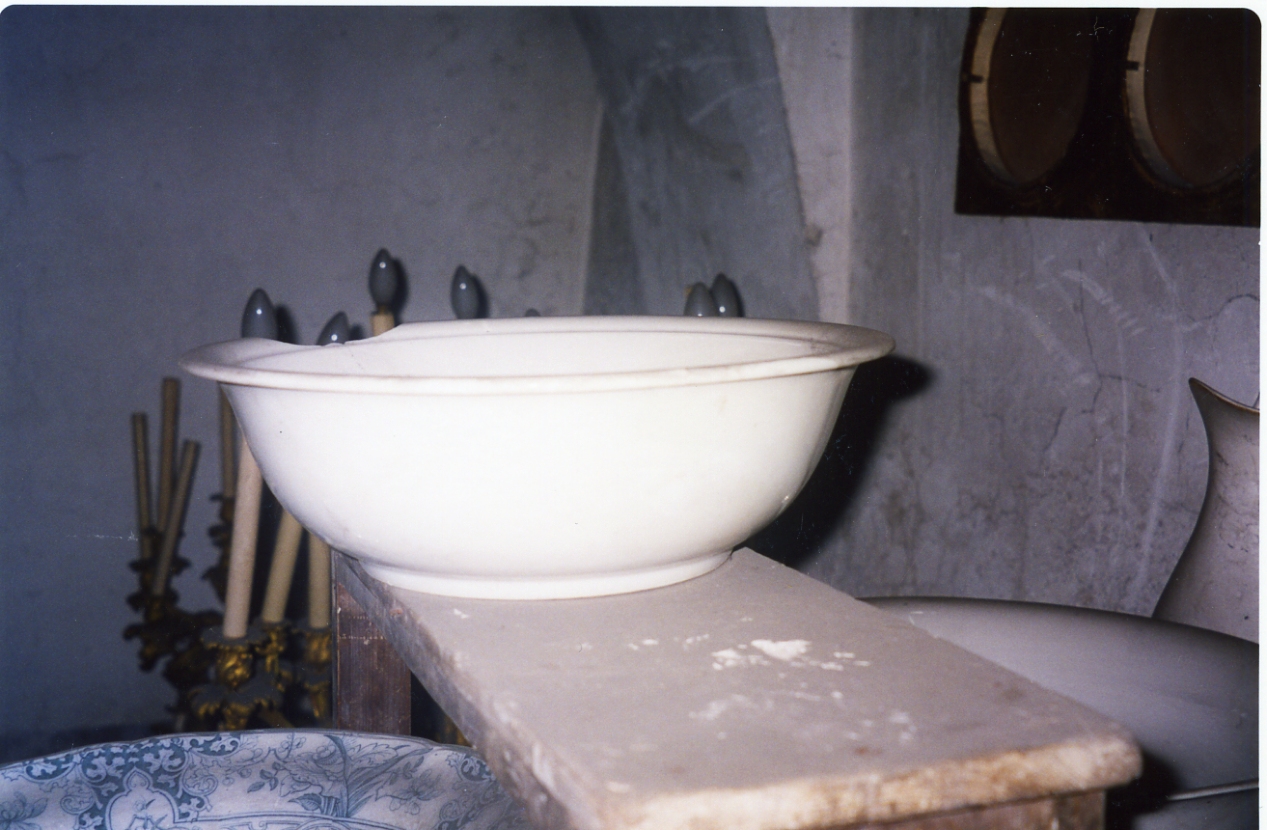 bacinella - bottega napoletana (prima metà sec. XIX)