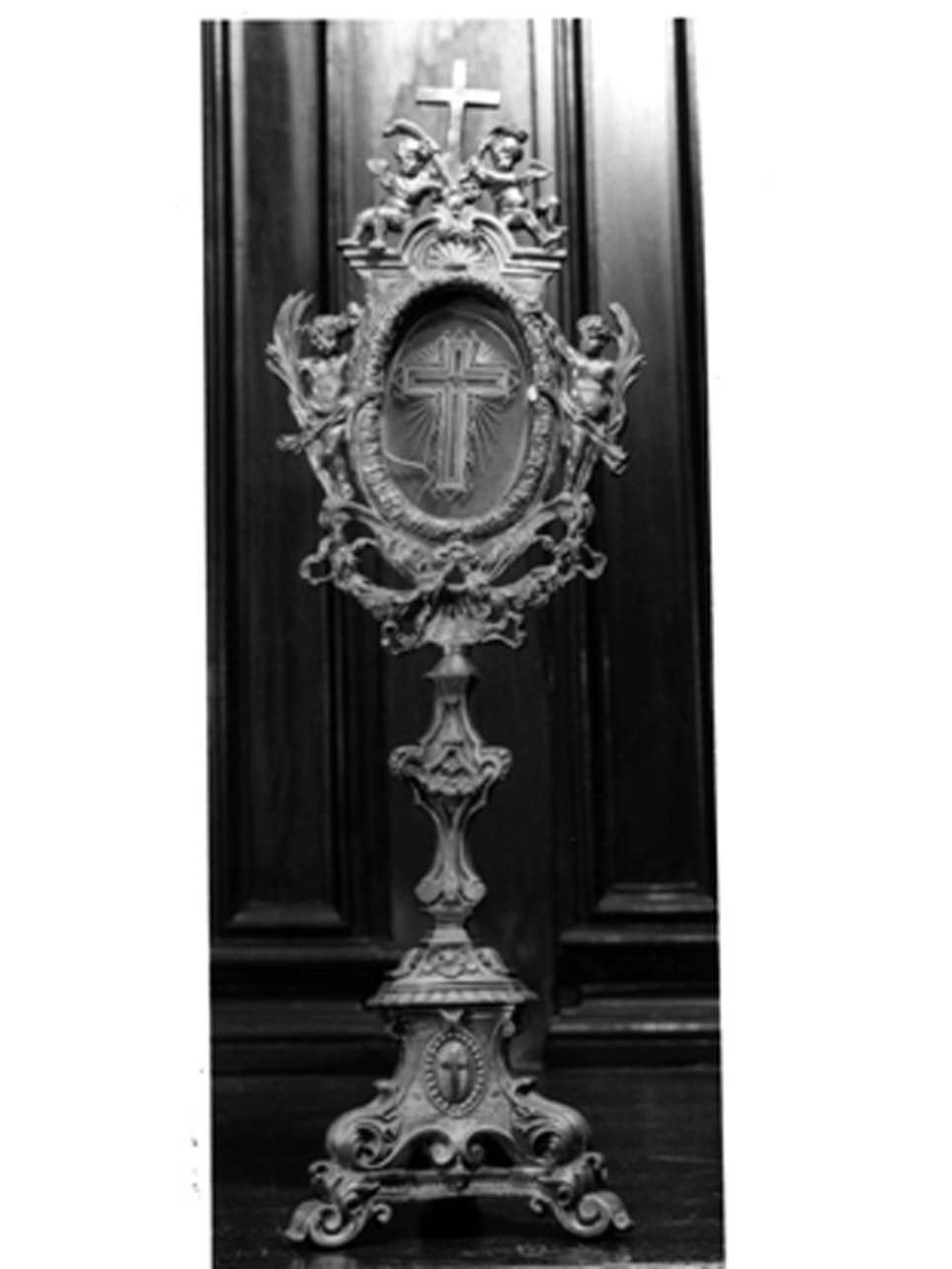 PARAMENTO LITURGICO, INSIEME - MANIFATTURA NAPOLETANA (Metà sec. XIX)