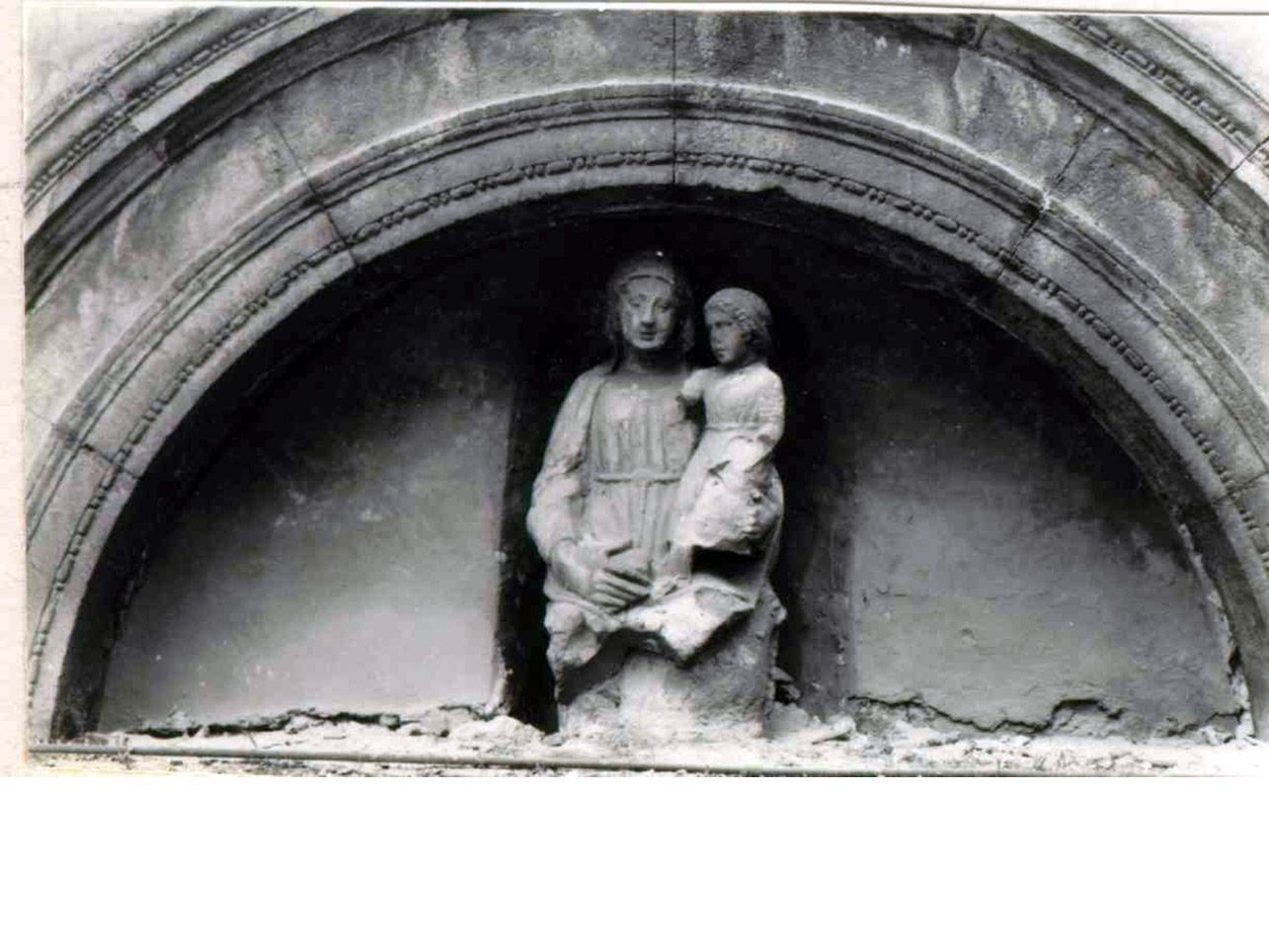 Madonna con Bambino (scultura, frammento) - bottega spagnola (metà sec. XV)