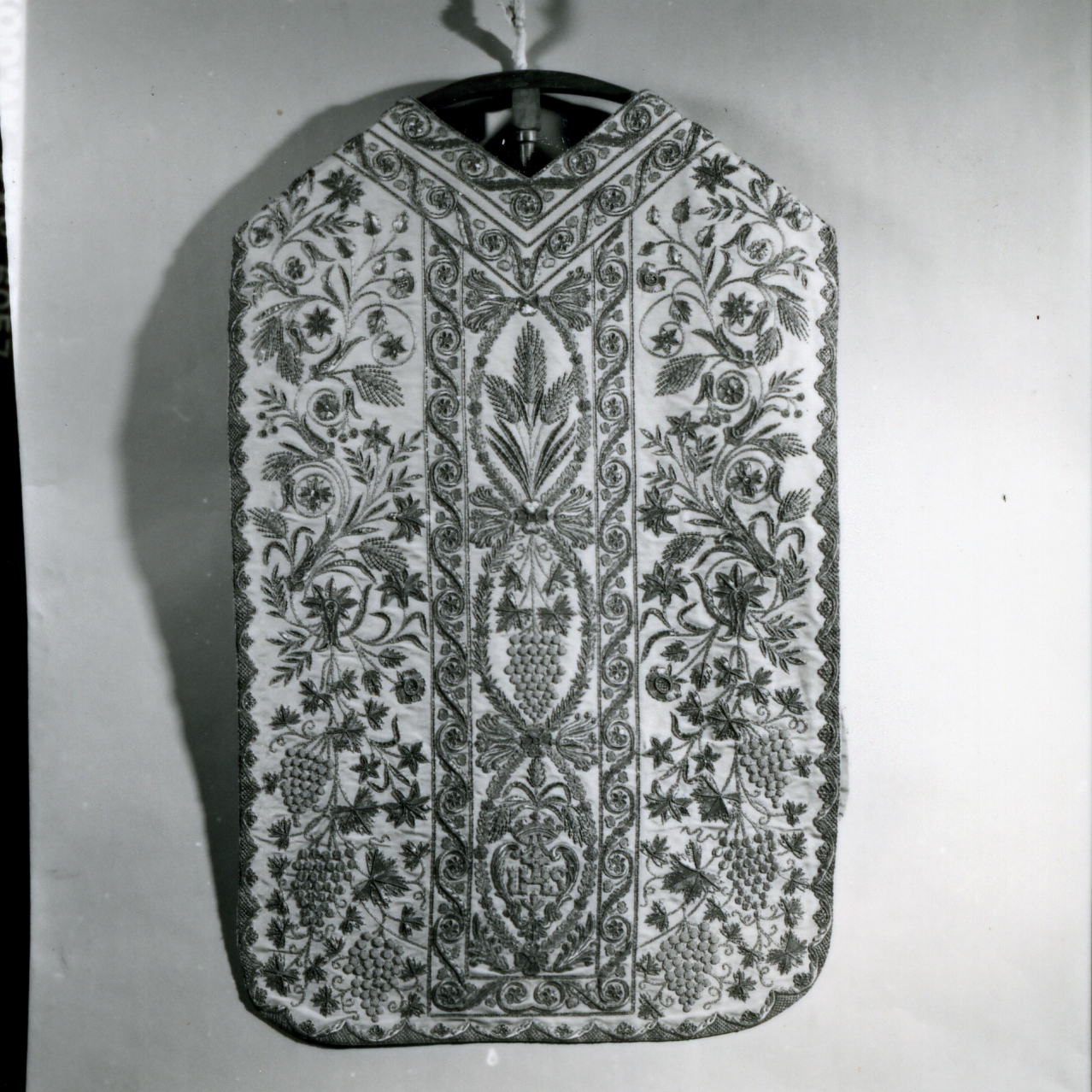 simboli eucaristici (paramento liturgico, insieme) di Ingenito Elena (sec. XIX)