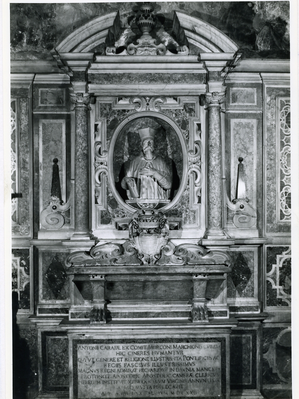 monumento funebre, insieme di Lazzari Jacopo, Galluccio Giovan Antonio (secondo quarto sec. XVII)
