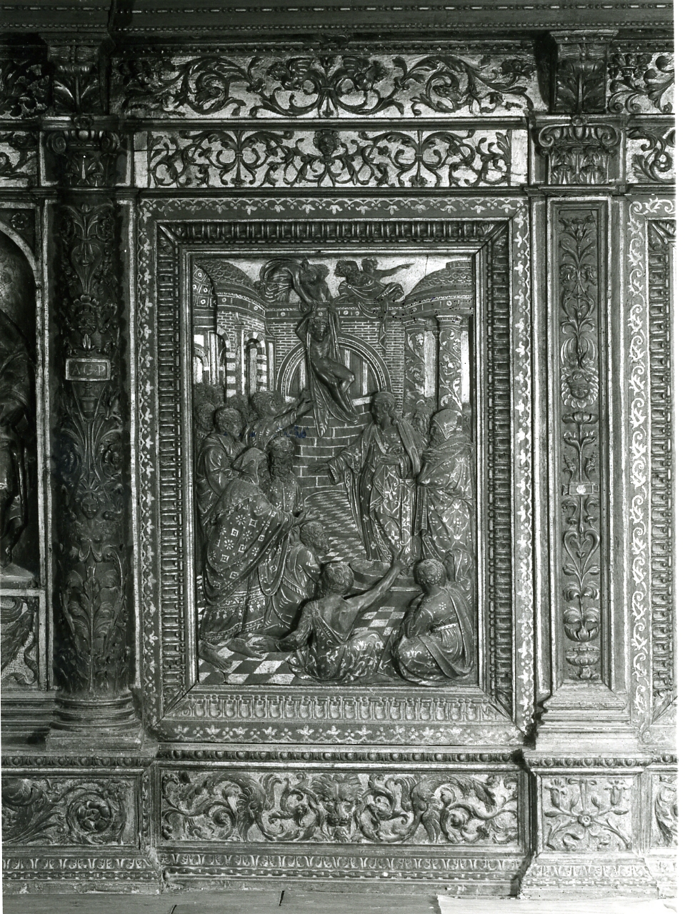 Cristo guarisce lo storpio (rilievo, elemento d'insieme) di Ferraro Nunzio, D'Arvano Felice, Turbolo Giovan Leonardo, Caccavello Salvatore, D'Auria Girolamo, D'Arvano Giovan Leonardo, De Fusco Giovan Tommaso (ultimo quarto sec. XVI)