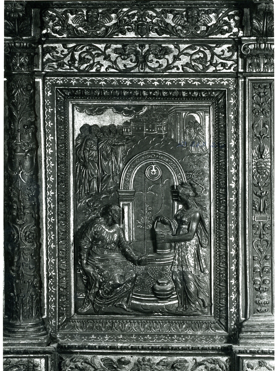 Cristo e la samaritana (rilievo, elemento d'insieme) di De Fusco Giovan Tommaso, D'Auria Girolamo, Caccavello Salvatore, D'Arvano Felice, Turbolo Giovan Leonardo, D'Arvano Giovan Leonardo, Ferraro Nunzio (ultimo quarto sec. XVI)