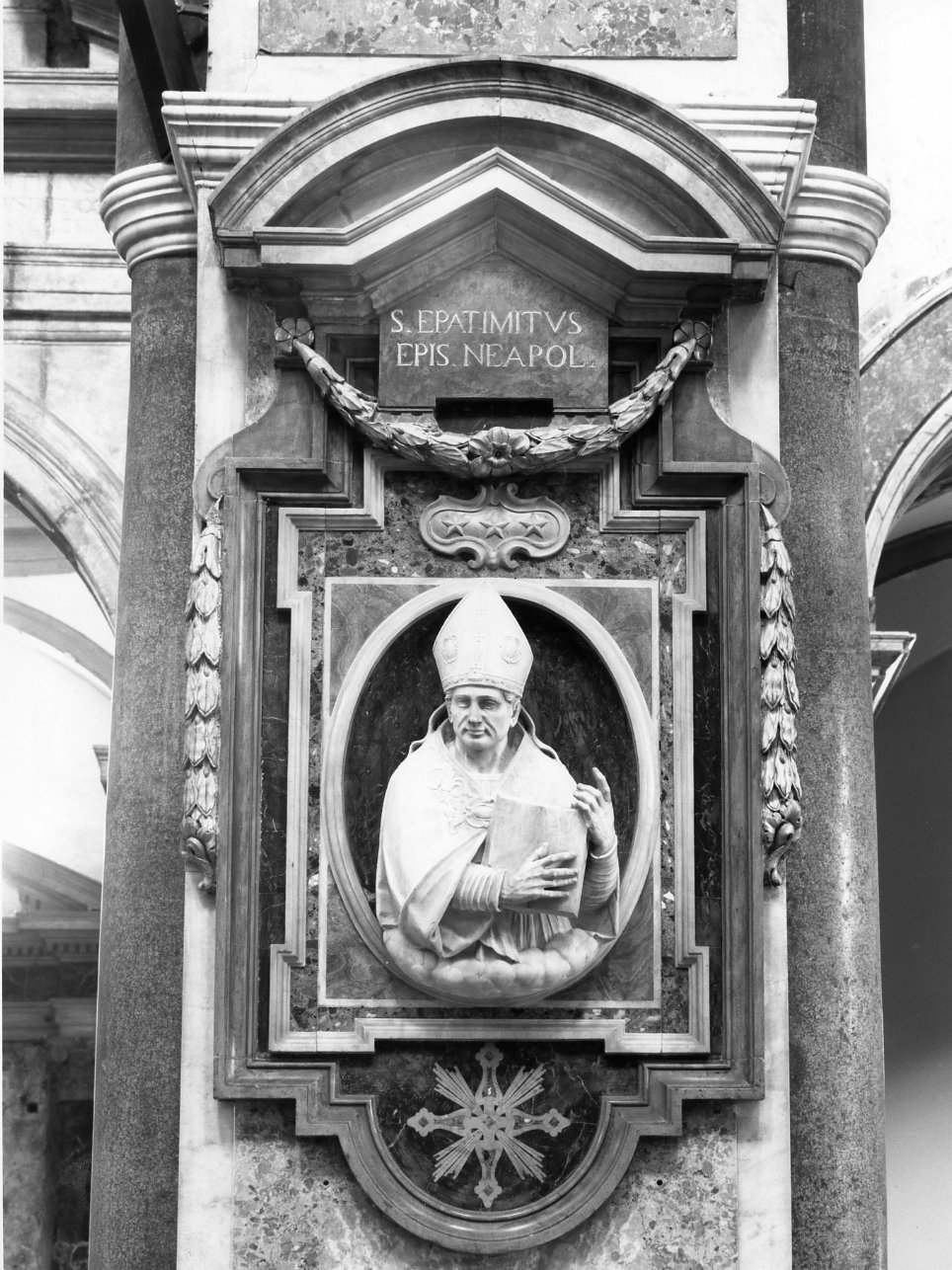 Sant'Epatimitus (scultura) di Cafari Francesco, Montani Tommaso, D'Adamo Carlo, Treglia Giuseppe (sec. XVII, sec. XVIII)
