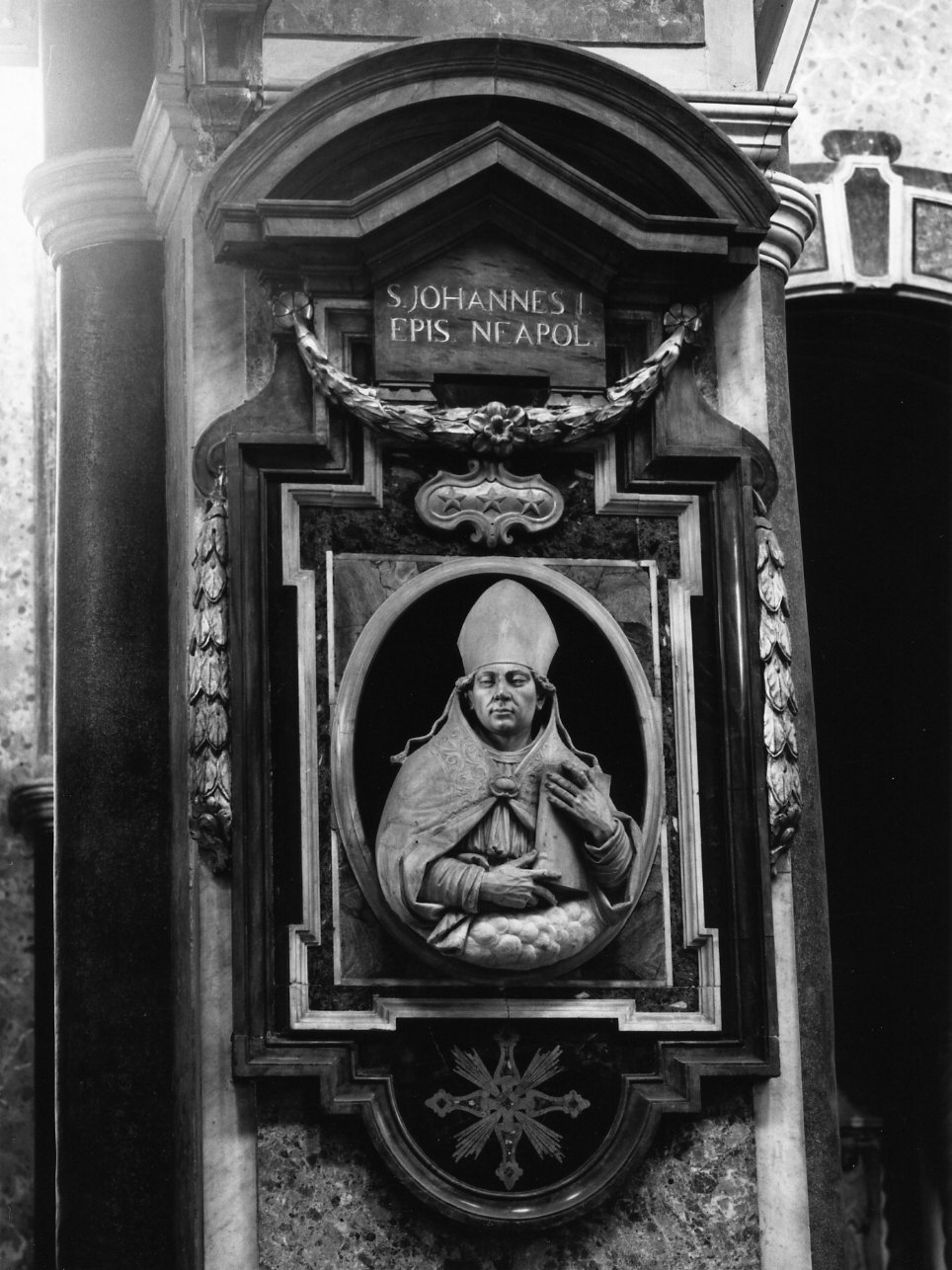 San Giovanni I vescovo (scultura) di Treglia Giuseppe, Montani Tommaso, D'Adamo Carlo, Cafari Francesco (sec. XVIII)