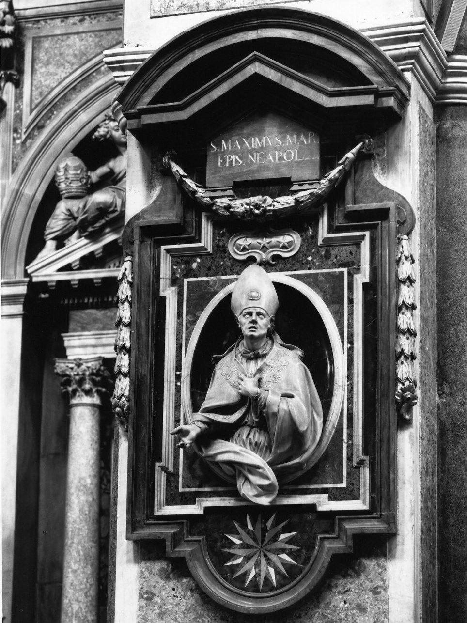 San Massimo Vescovo (scultura) di D'Adamo Carlo (sec. XVII, sec. XVIII)