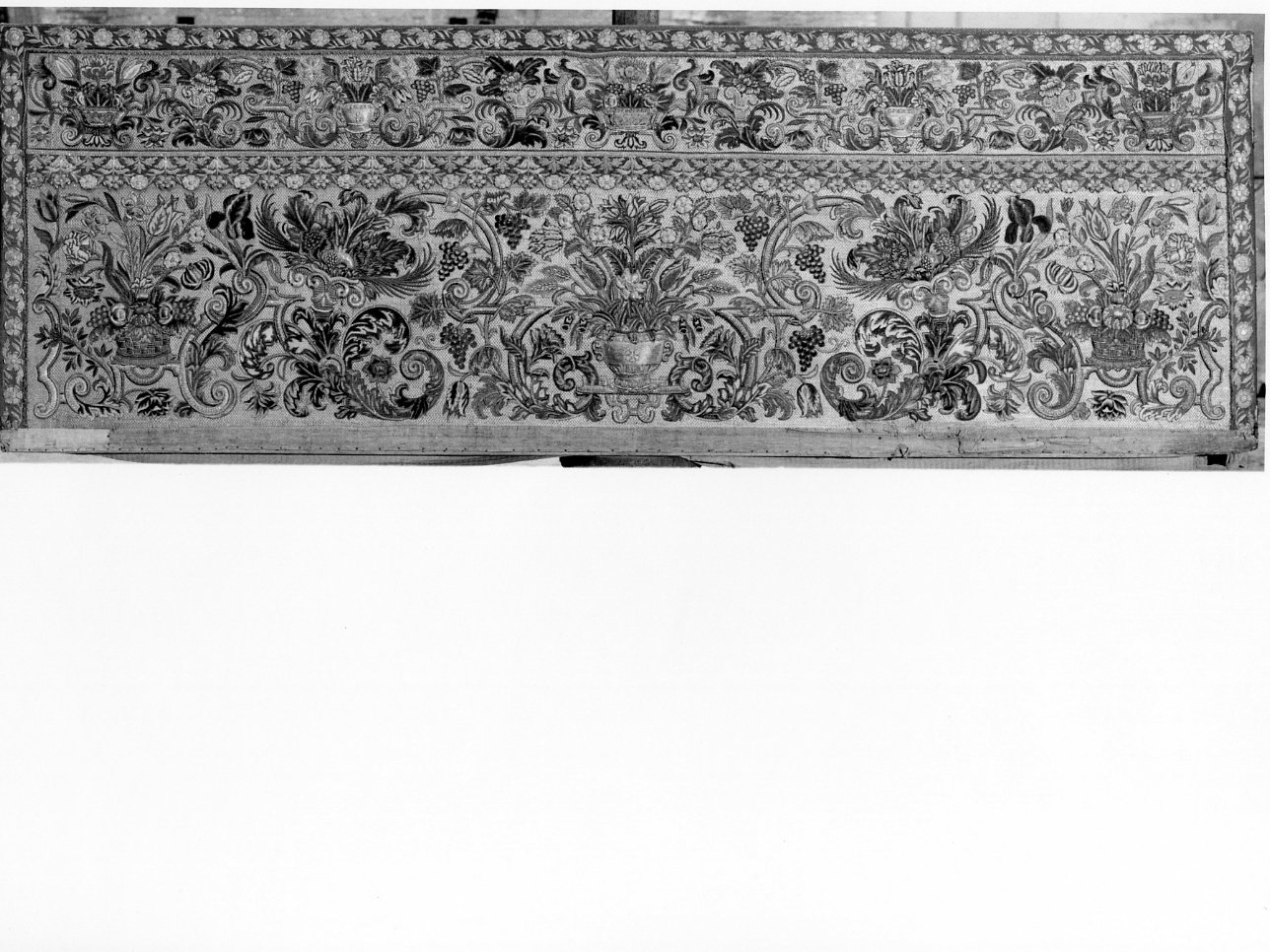 paliotto - manifattura napoletana (terzo quarto sec. XVII)