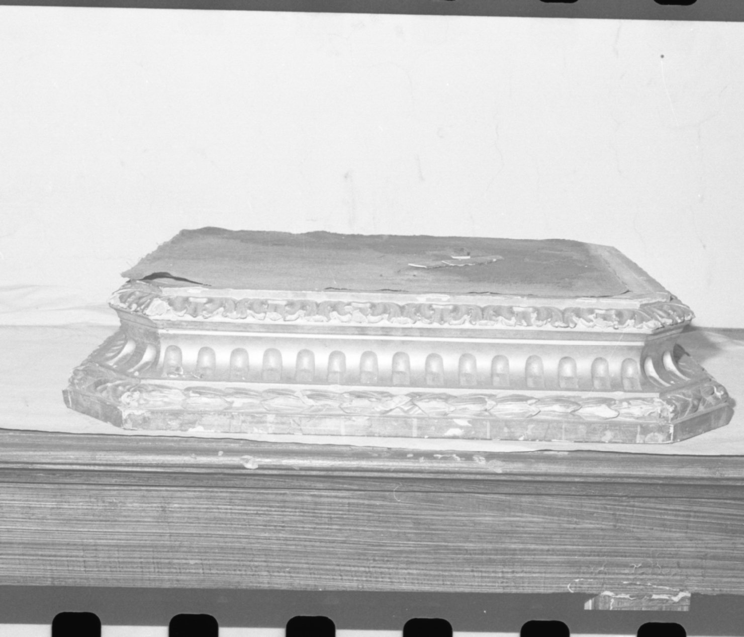 base - bottega napoletana (seconda metà sec. XIX)